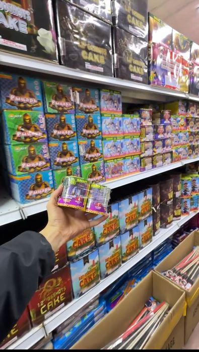 Салюты и  фейерверки