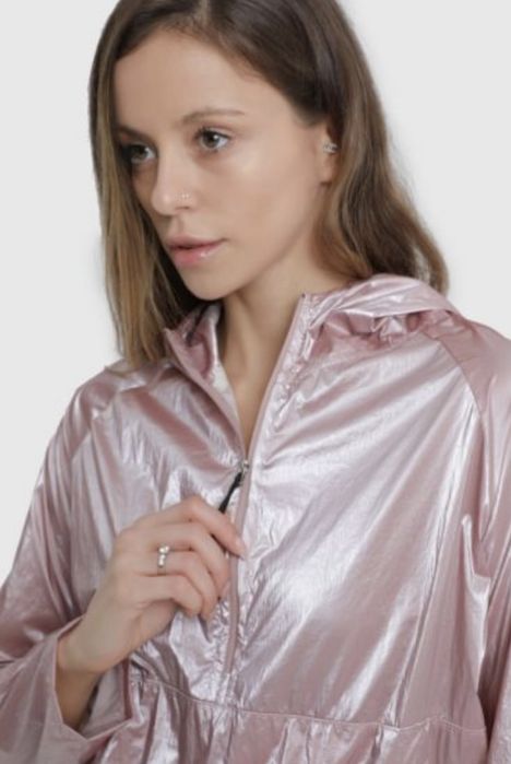 Дамска ветровка