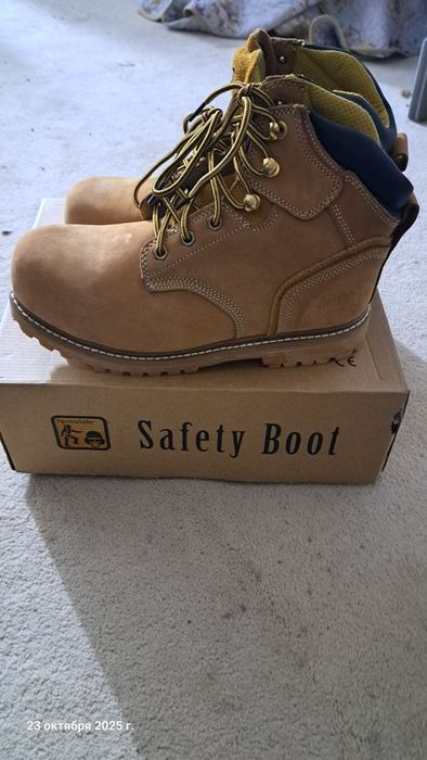 Ботинки сатылады.