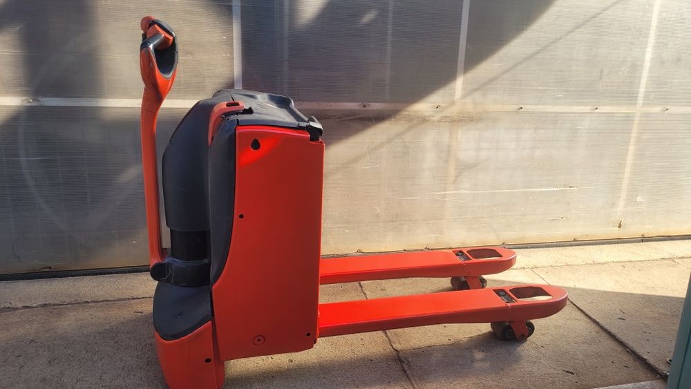 transpalet electric linde T 16 liza ridicare hidraulica marfa paleti