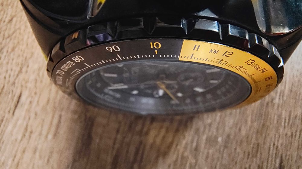 Часовник Invicta Aviator 50mm Black/Yellow Silicone band