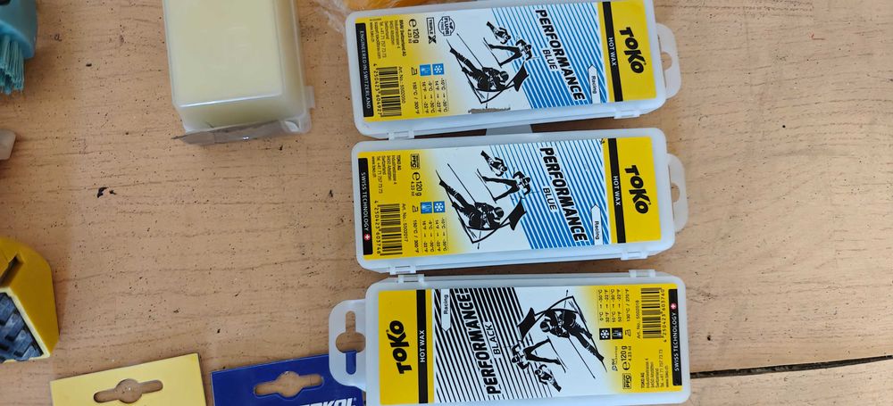 Kit reparatii schiuri (ceara, ascutitoare, pile, razuitoare, lamele, perii, cofix, fier calcat)