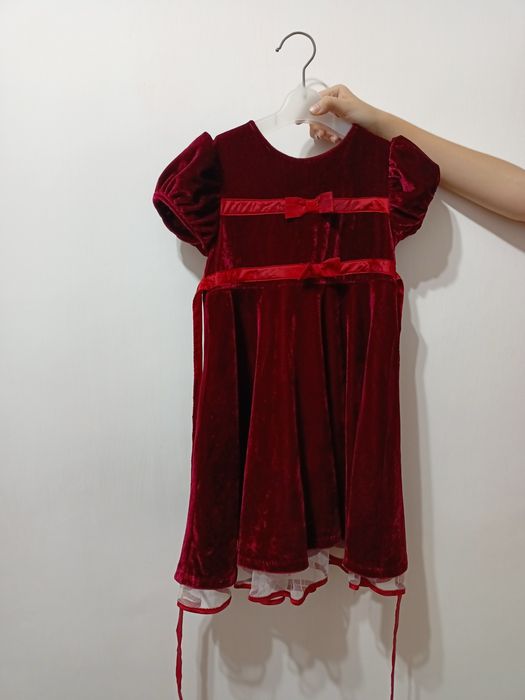 Продам нарядные платья