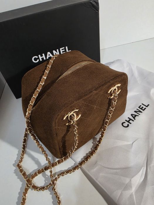 Дамска чанта Chanel Suede “Eyes on you” Bowling bag