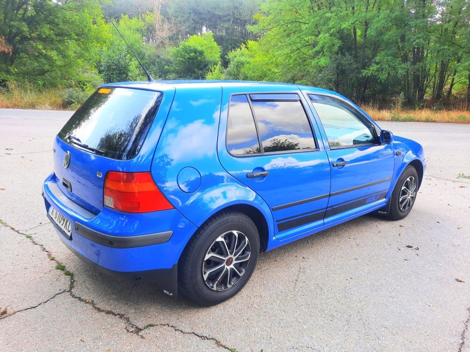 Продавам ФОЛКСВАГЕН Голф 1,6 С АГУ