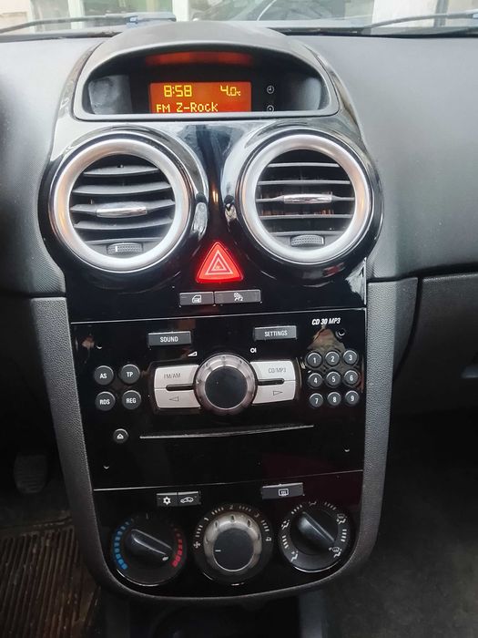 Opel Corsa D Бензин 80коня