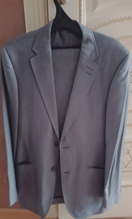 Продам классический костюм