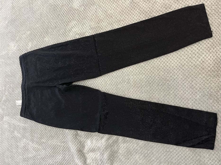 Pantaloni negri Zara cu model