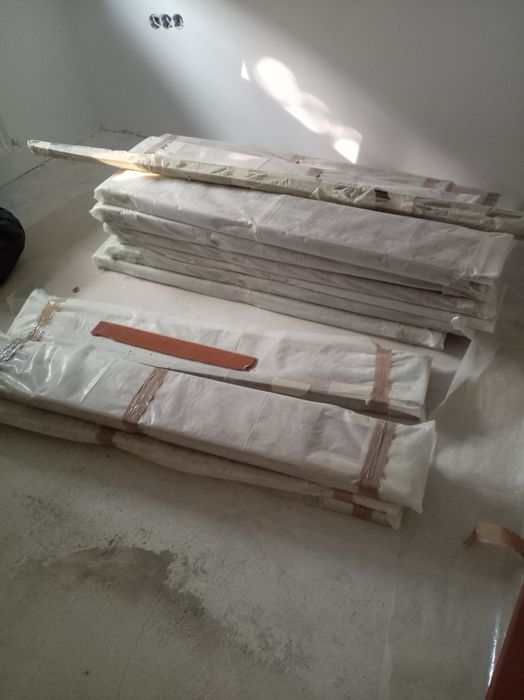 Vând 40 m2 parchet laminat de 8 mm.