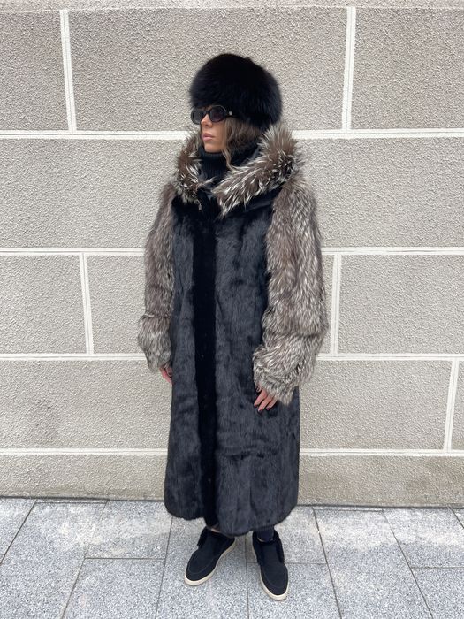 Haina din blana naturala de vizon negru cu maneci si gluga de vulpe
