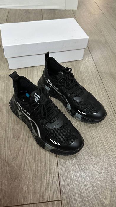 Продаются кроссовки