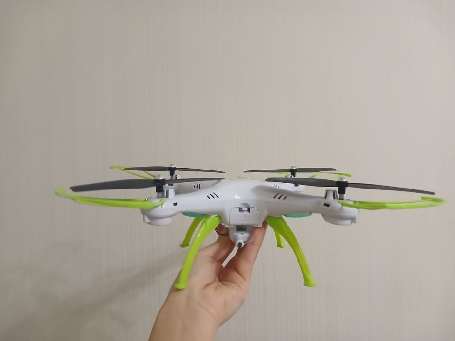Квадрокоптер Syma X5HW