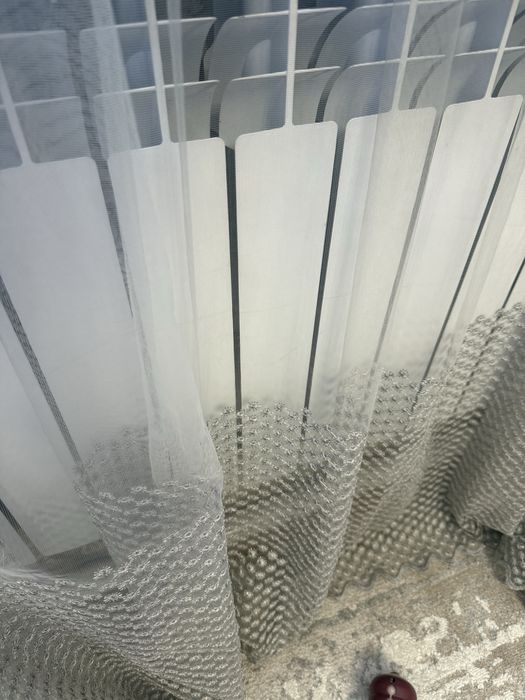 Штор продаётся вместе с гантелями