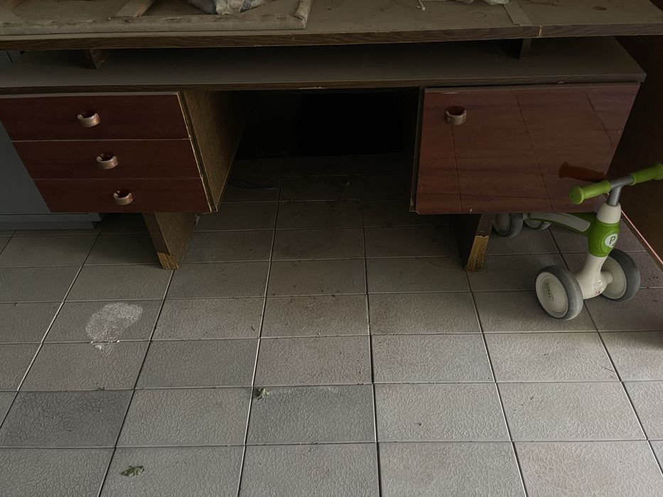 Uydan sifatli  mebellar pismenbiy stol ,moyka salon uchun yangi,