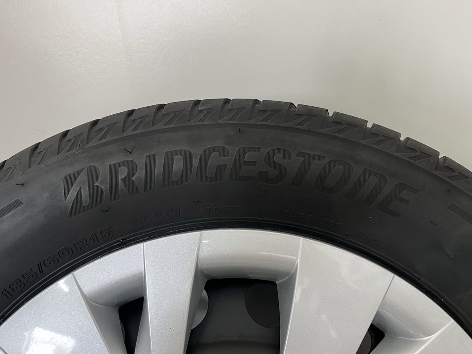 Оригинални джанти 15 цола 4х100 за Тойота Ярис с летни гуми 185/60/15