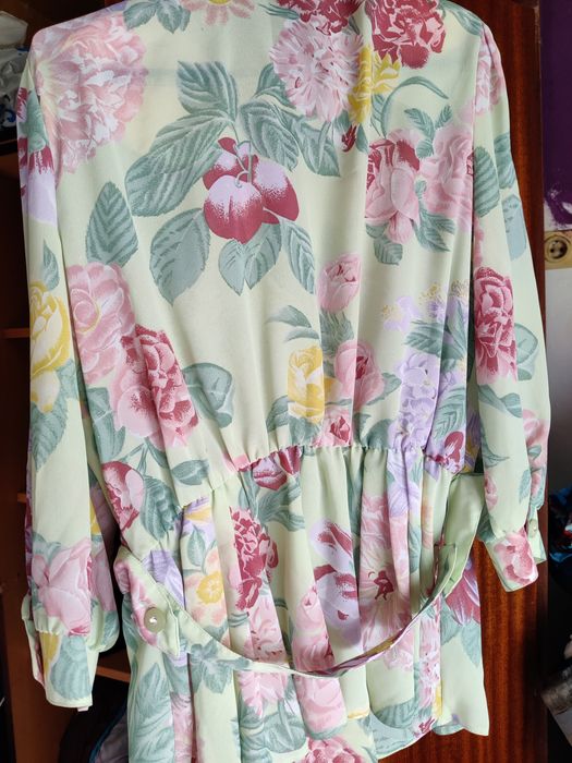 За дами костюмче  със пола