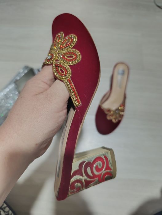 Национальная женская обувь Узбекистана