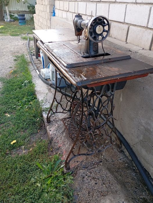 Швейная машина советская продам