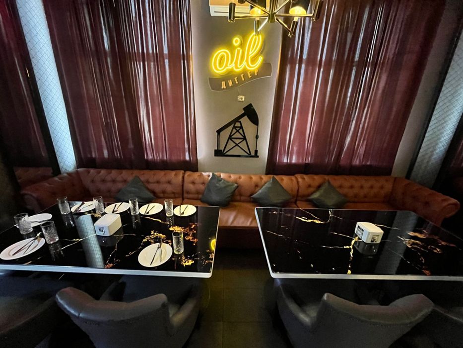 Продаётся стильный кожанный диван