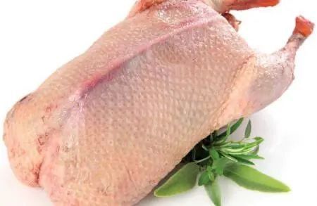 Uyda boqilgan o’rdak go’shti