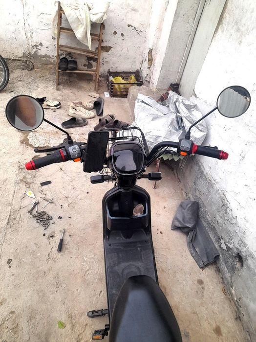 Скутер електрони  удар