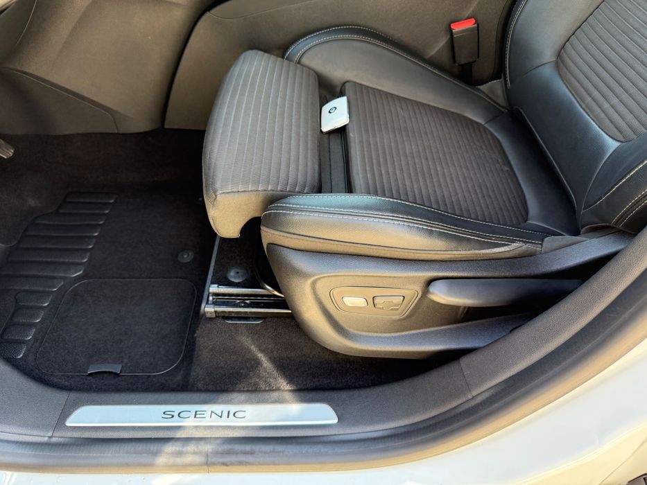 Grand scenic bi-ton 5 locuri