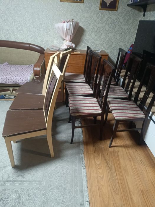 Стол.           .