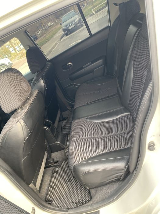 Nissan Tiida sotiladi