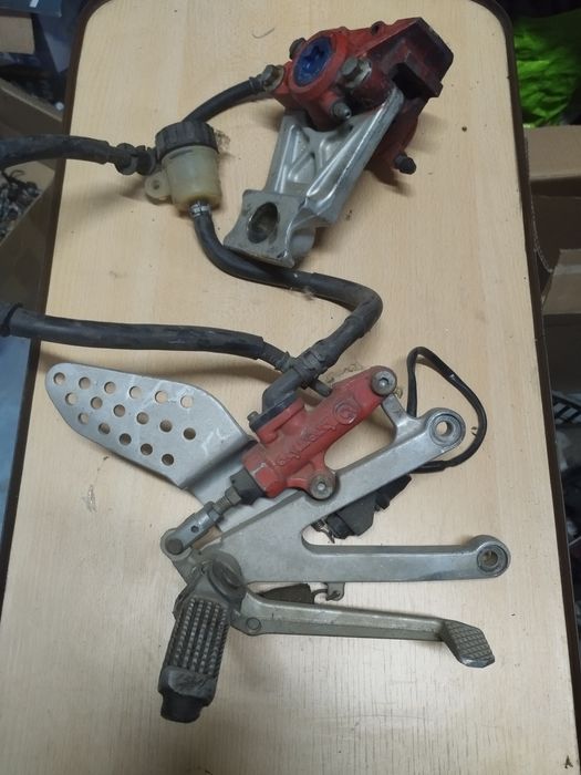 Scăriță dreapta completa pentru Yamaha R1 model 1998-2001