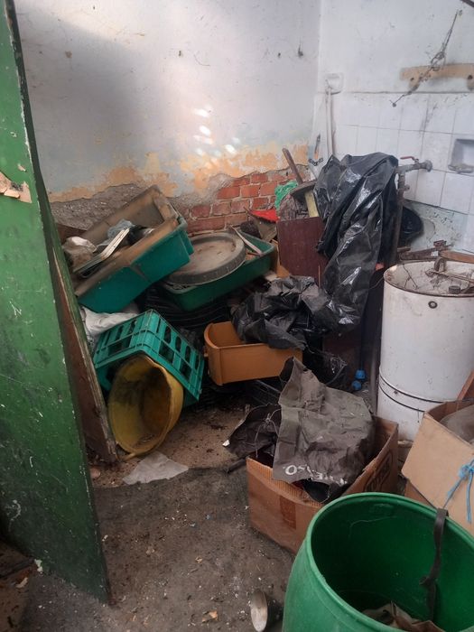 Почистване и освобождаване на апартаменти къщи мазета тавани гаражи