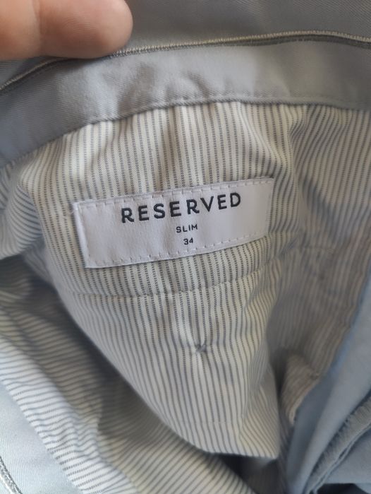 Продавам чисто нов (неносен) панталон Réserved, slim34, за 7 евро.