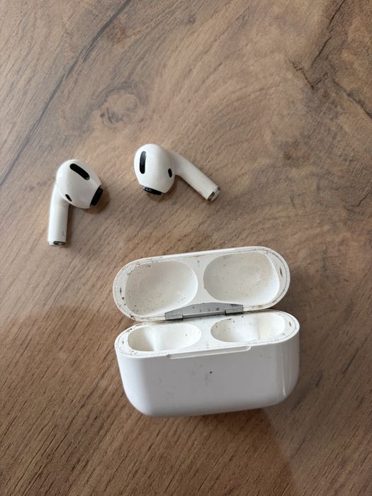 Airpods Pro with wireless charging case