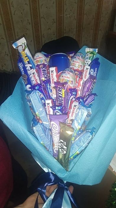 Букеты из сладостей, фрукты с цветами, из закусок