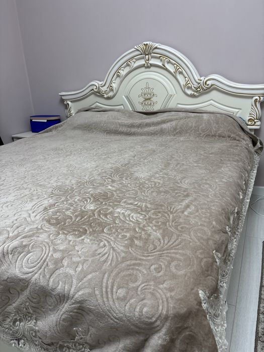 кровать двуспальная 180/200