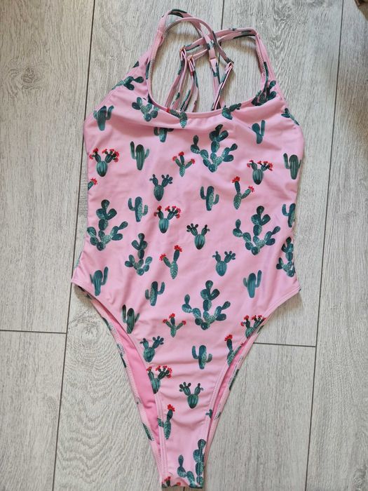 Costume de baie noi, diferite marimi