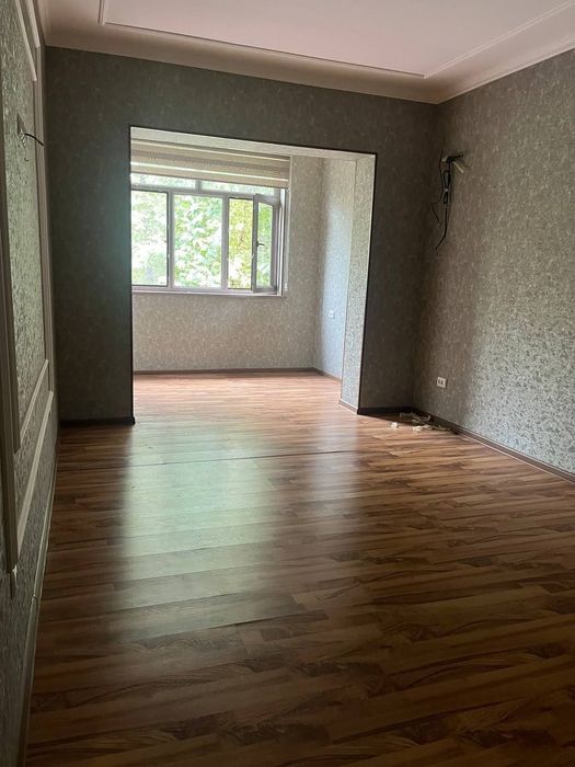 Продаётся двух комнатная на 17 квартале Юнусабад