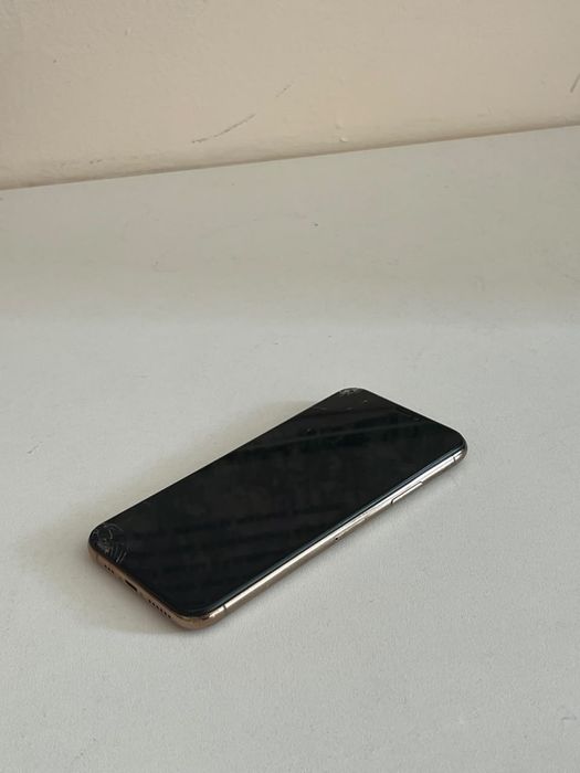 Продам Айфон xs 64гб
