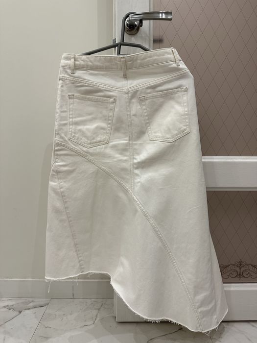 Юбка Mango джинсовая, кофта HM пушистая