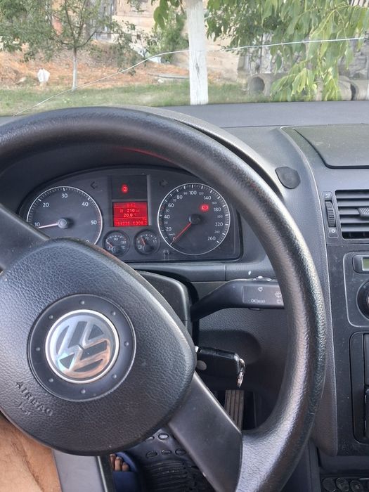 Vând  Volkswagen Touran
