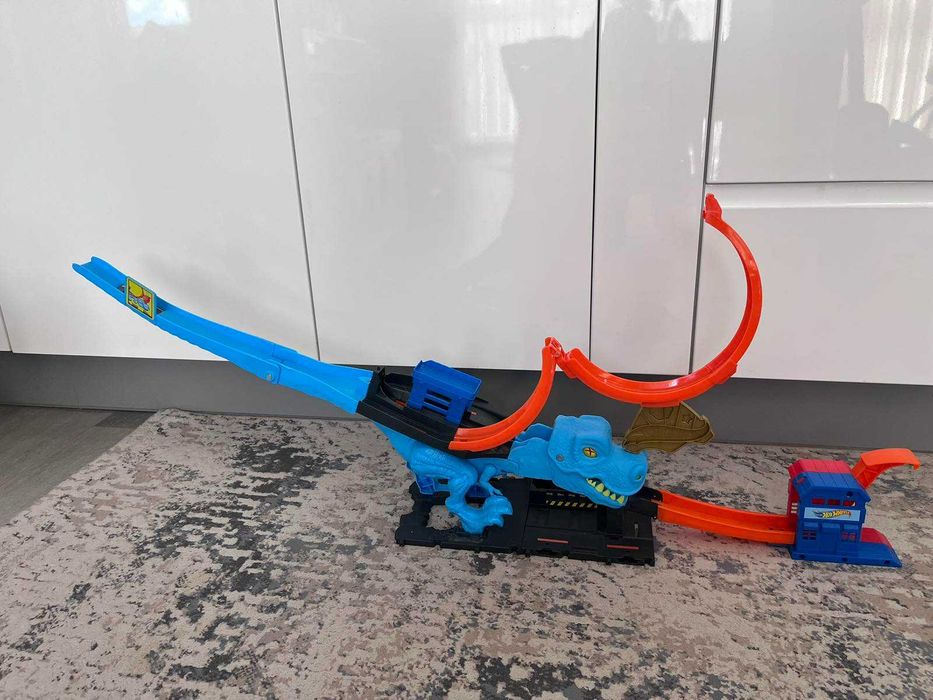 Писта Hot Wheels City T-Rex Chomp Down в отлично състояние