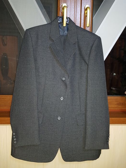 Мужской костюм тройка. Пиджак, брюки, жилетка