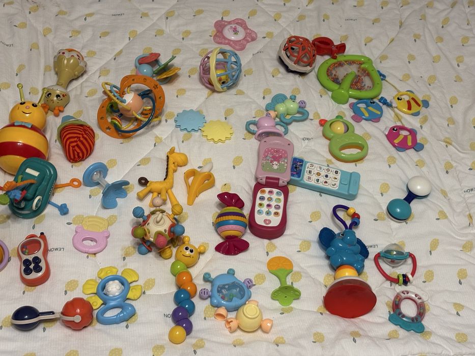 Поодам пакет игрушек
