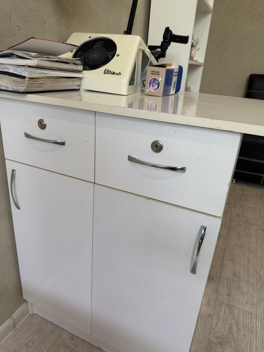 Продается Маникюрный стол