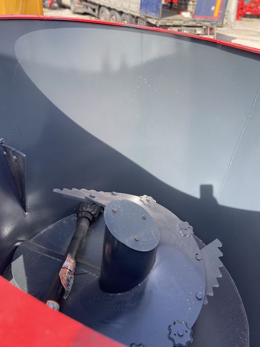 Вертикален смесител 2м3 за трактор с ток