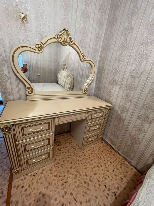 Продается спальный гарнитура