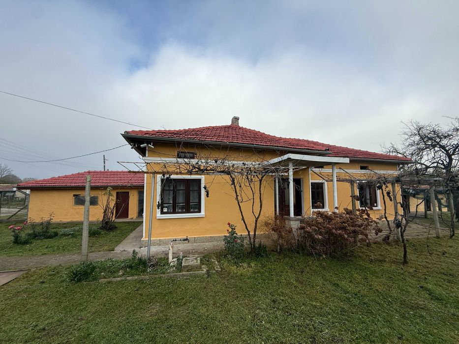 Продава се Къща в с. Люляково, Област Добрич - 218 кв.м за 129 €/кв.м - Снимка #2