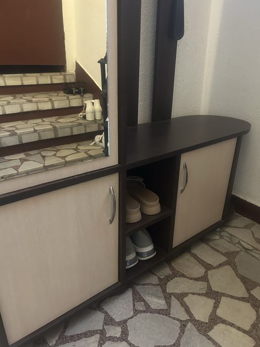 Антре с огледало и шкаф