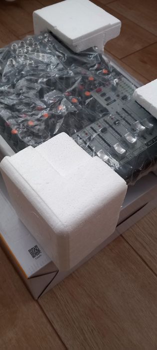 Mixer audio Behringer(NOU)