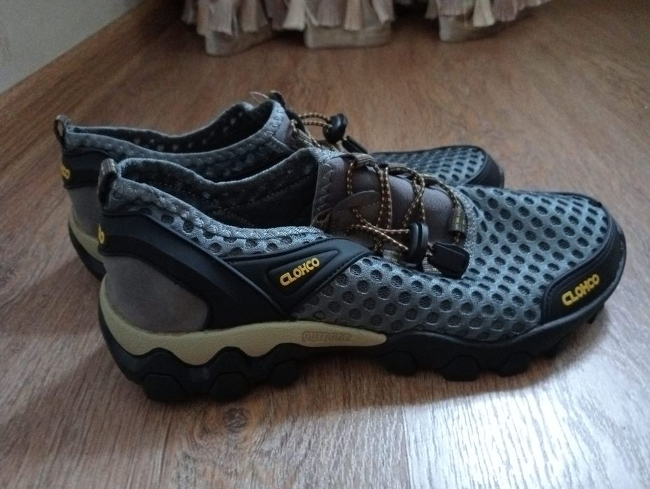 Кроссовки горные