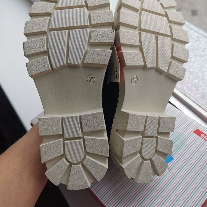 Продам детскую обувь